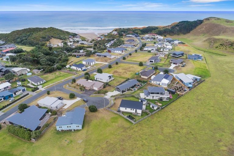Photo of property in 6 Tua Tua Place, Baylys Beach, Dargaville, 0377