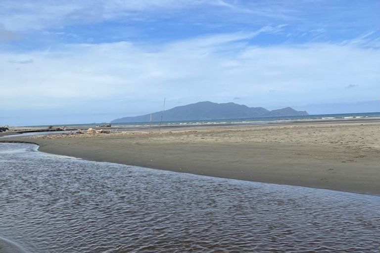 Photo of property in 4 Paetawa Road, Peka Peka, Waikanae, 5391