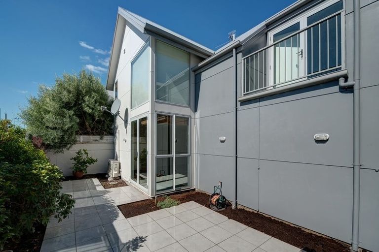 Photo of property in 2/1010 Colombo Street, St Albans, Christchurch, 8014
