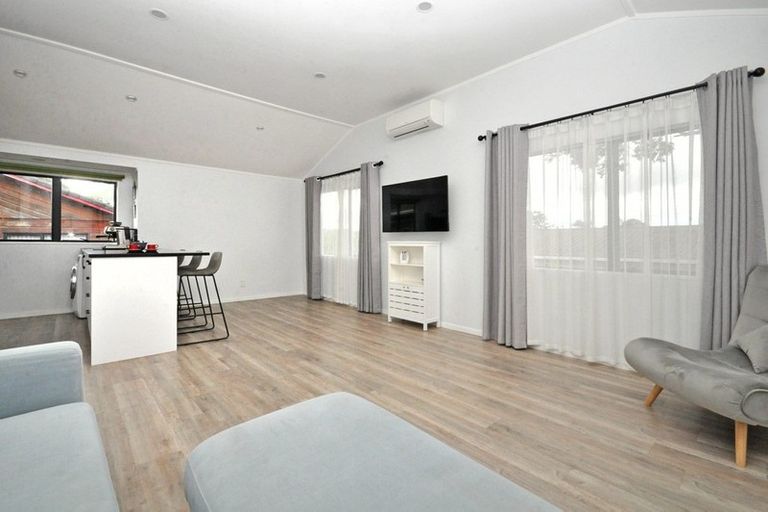 Photo of property in 7/109 Don Buck Road, Massey, Auckland, 0614