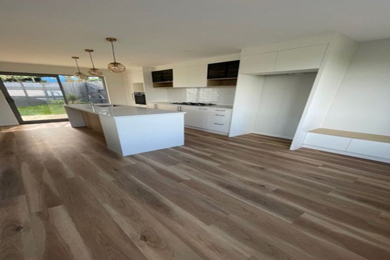 Photo of property in 5d Lavery Place, Sunnynook, Auckland, 0632