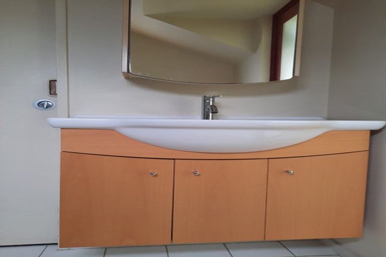 Photo of property in 21 Thatcher Crescent, Crofton Downs, Wellington, 6035