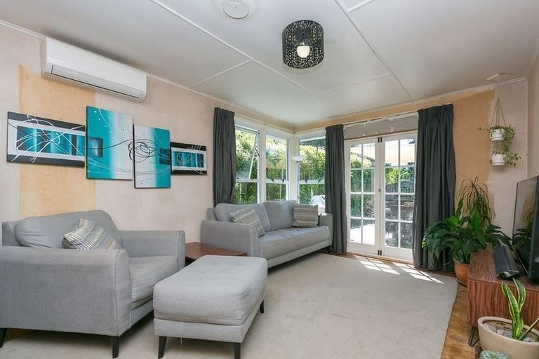 Photo of property in 64 Parsons Street, Frankleigh Park, New Plymouth, 4310