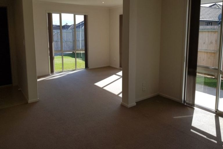 Photo of property in 8 Kamahi Place, One Tree Point, 0118