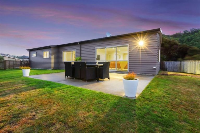 Photo of property in 4 Gennaker Lane, Whitby, Porirua, 5024