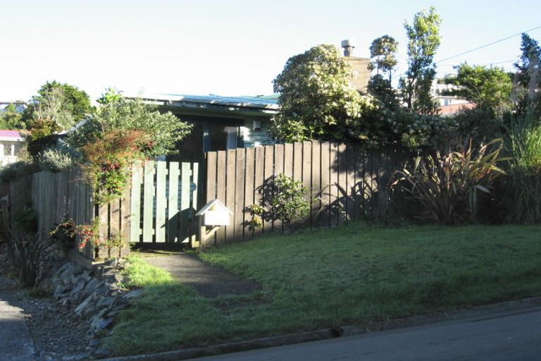 Photo of property in 52 Salford Street, Newlands, Wellington, 6037