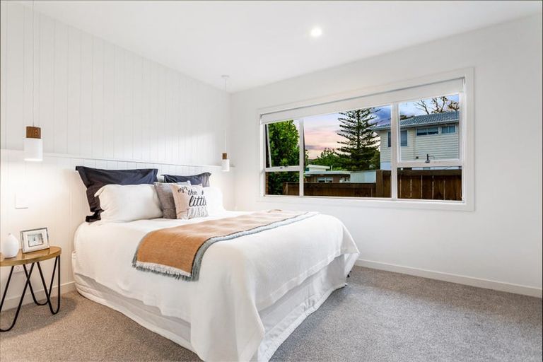 Photo of property in 1/23 Jenelin Road, Glendene, Auckland, 0602