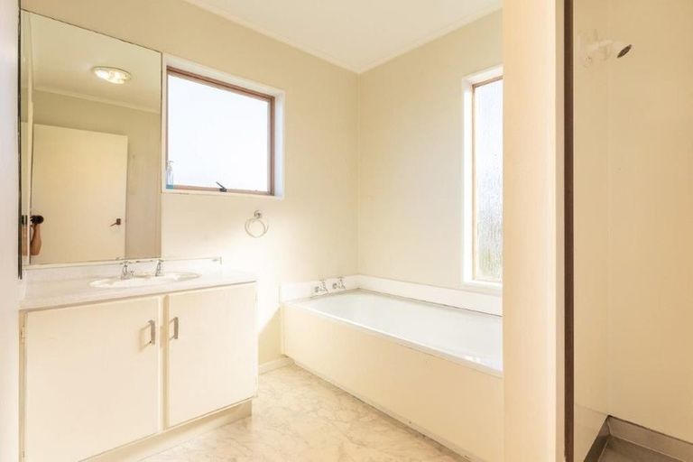 Photo of property in 4/90 Lynwood Road, New Lynn, Auckland, 0600