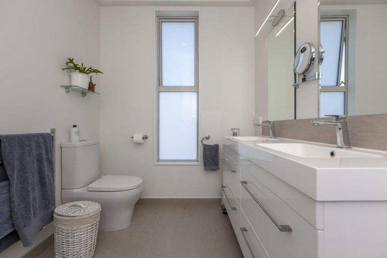 Photo of property in 72 Kakariki Grove, Waikanae, 5036