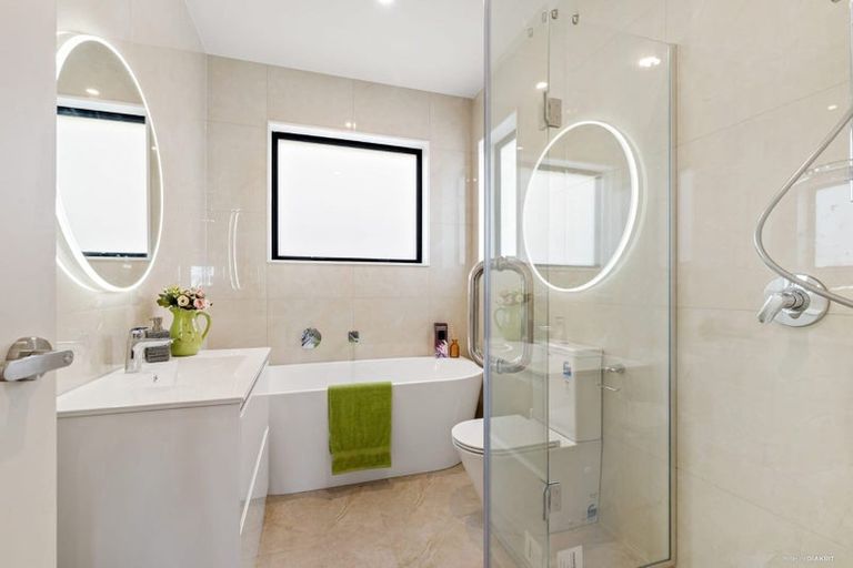 Photo of property in 13 Pacific Heights Road, Orewa, 0931