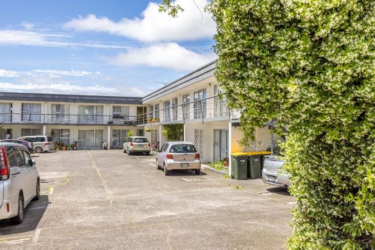 Photo of property in 5/19a Verbena Road, Birkdale, Auckland, 0626