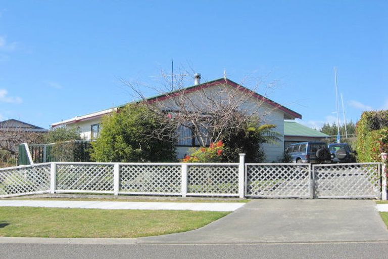 Photo of property in 15 Rowena Crescent, Motuoapa, Turangi, 3382