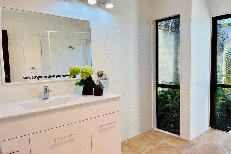 Photo of property in 11 Walter Strevens Drive, Conifer Grove, Takanini, 2112