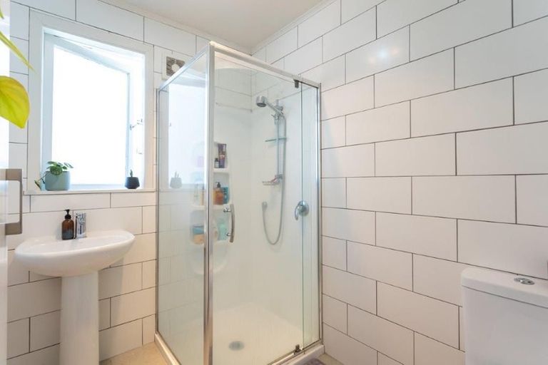 Photo of property in 126 Archibald Road, Kelston, Auckland, 0602