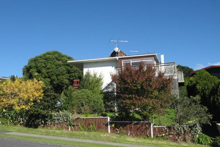 Photo of property in 2/18 Charles Dickens Drive, Mellons Bay, Auckland, 2014