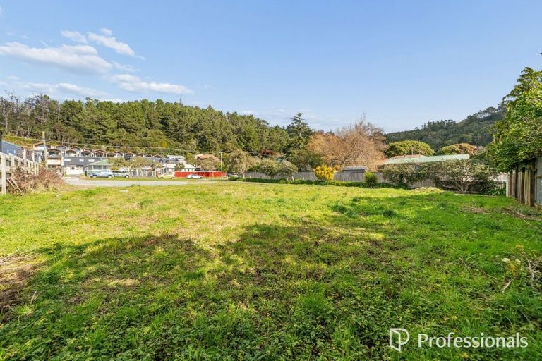 Photo of property in 32 Raukawa Street, Stokes Valley, Lower Hutt, 5019