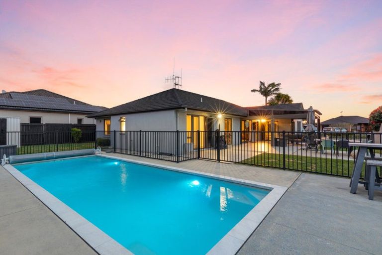 Photo of property in 8 Putaka Place, Papamoa Beach, Papamoa, 3118