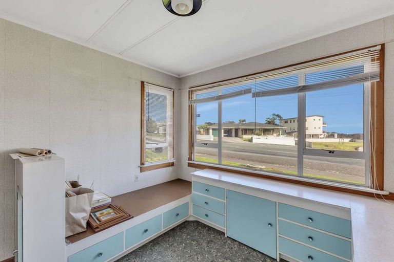 Photo of property in 27 South Road, Moturoa, New Plymouth, 4310