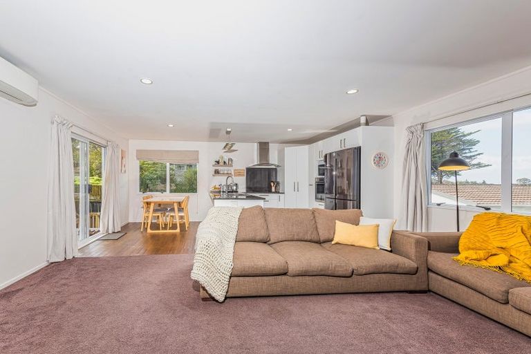Photo of property in 2/26 Midgley Road, West Harbour, Auckland, 0618
