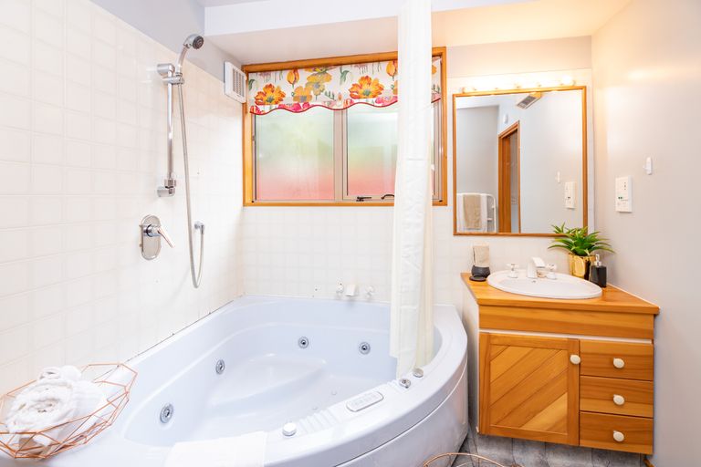 Photo of property in 2/48 Colwyn Street, Bryndwr, Christchurch, 8053