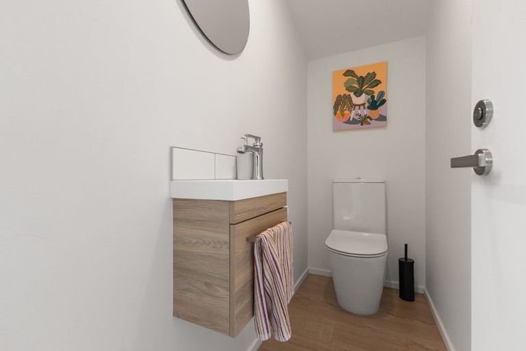 Photo of property in 2/24 Devon Street, Sydenham, Christchurch, 8023