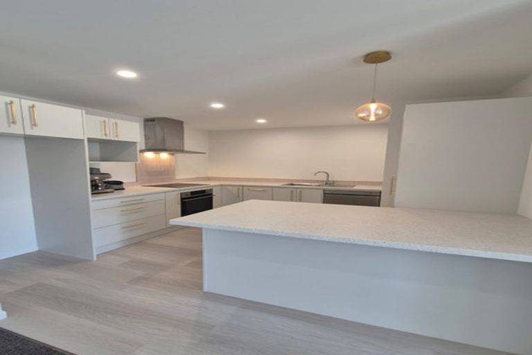 Photo of property in 8 Julian Place, Westown, New Plymouth, 4310