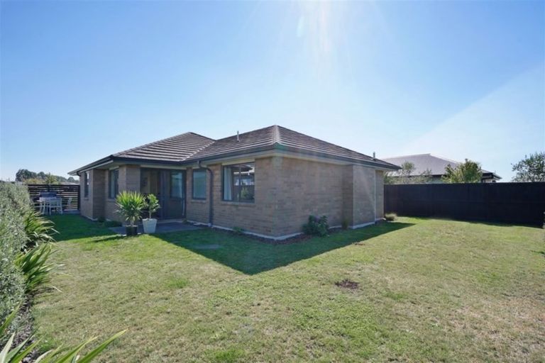 Photo of property in 52 Shillingford Boulevard, Rolleston, 7615