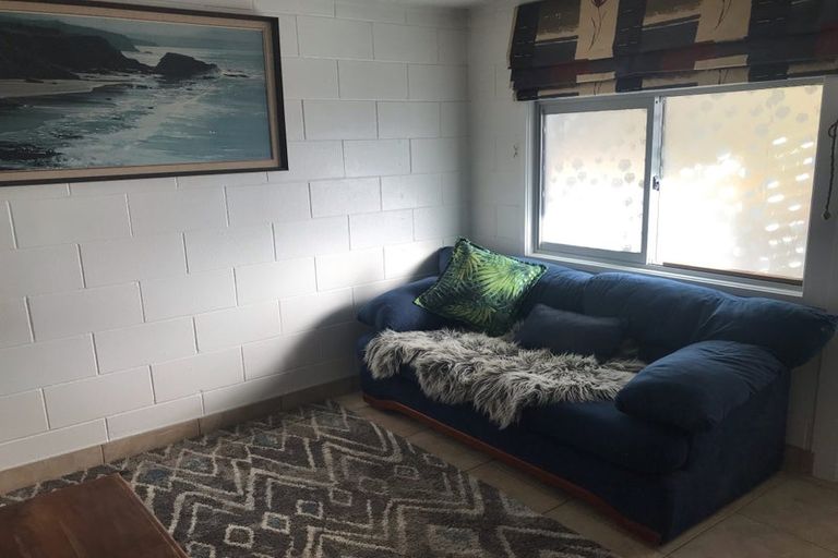 Photo of property in 2/22 School Road, Te Atatu South, Auckland, 0610