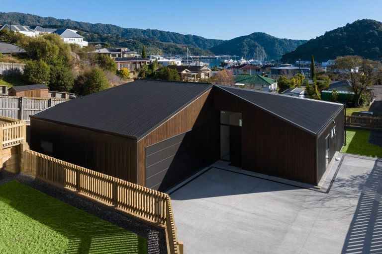 Photo of property in 12b Russell Street, Picton, 7220