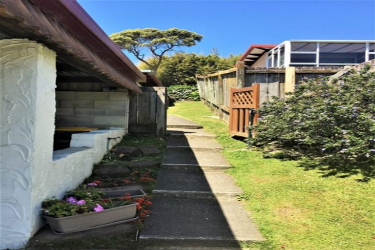 Photo of property in 2/19 Hollyhock Place, Browns Bay, Auckland, 0630