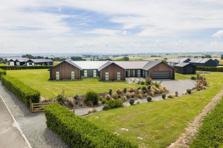 Photo of property in 2 Mataki Lane, Halcombe, 4779