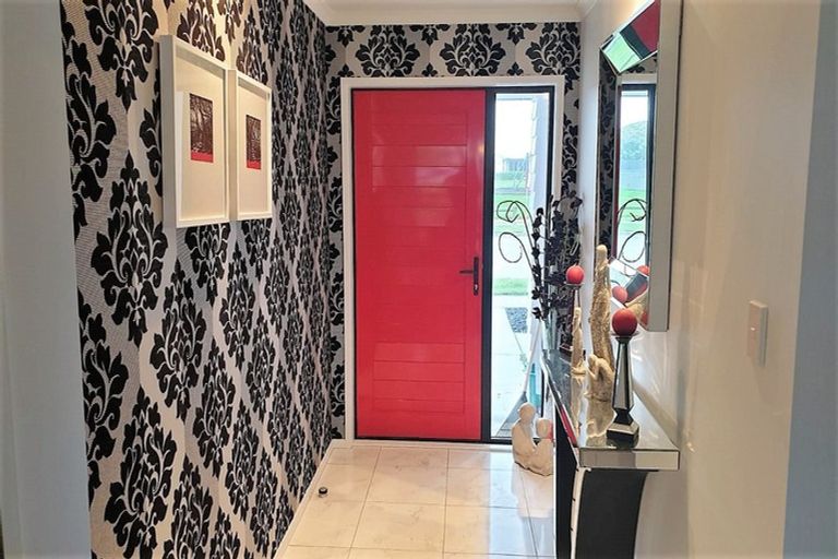 Photo of property in 61 Links Drive, Waiwhakaiho, New Plymouth, 4312