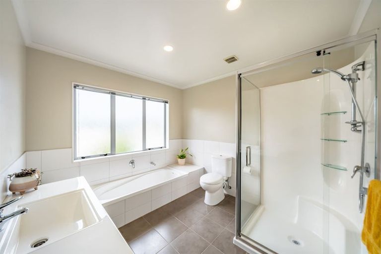 Photo of property in 31 Te Puia Drive, Aotea, Porirua, 5024