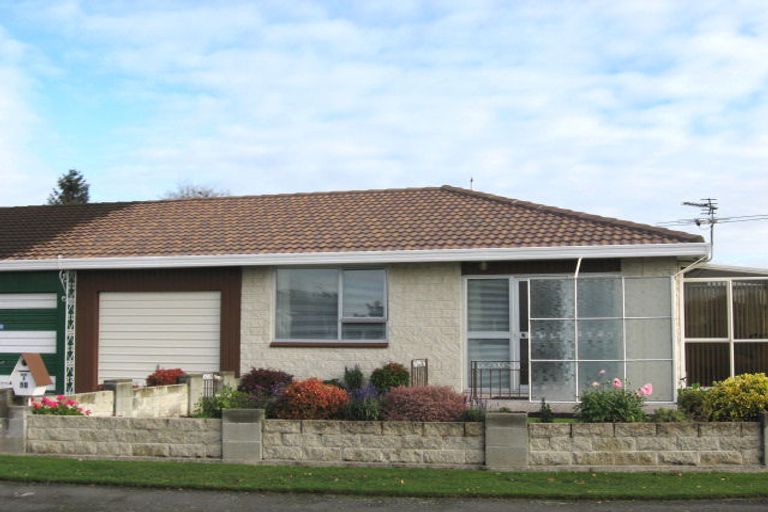 Photo of property in 2/10 Nyoli Street, Northcote, Christchurch, 8052