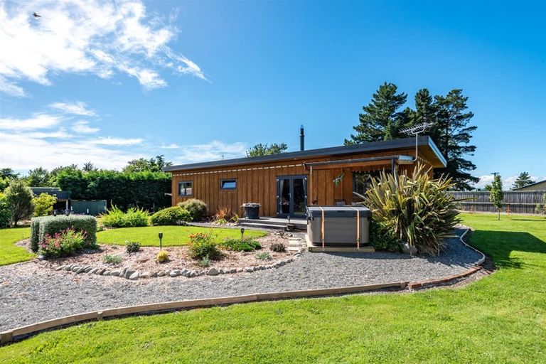 Photo of property in 5 Cross Street, Coalgate, 7673