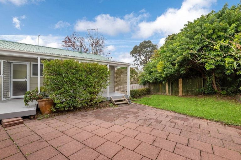 Photo of property in 2/7 Taurus Crescent, Beach Haven, Auckland, 0626