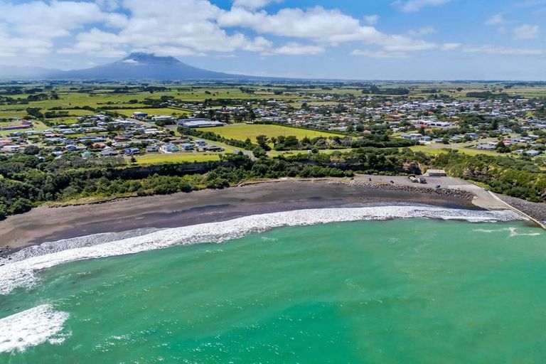 Photo of property in 32 Dieffenbach Street, Opunake, 4616