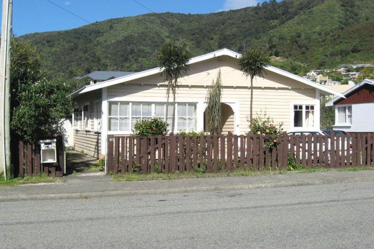 Photo of property in 16 Market Street, Picton, 7220