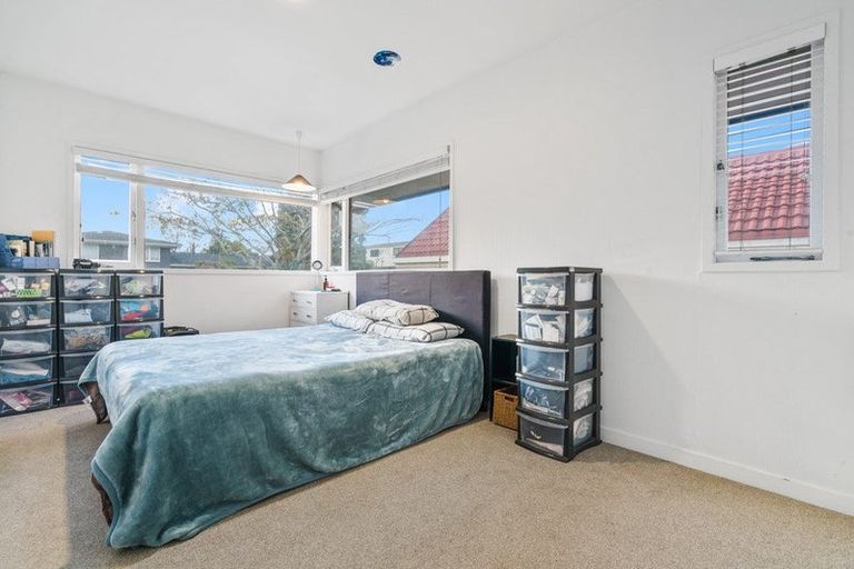 Photo of property in 27 Walpole Avenue, Hillpark, Auckland, 2102