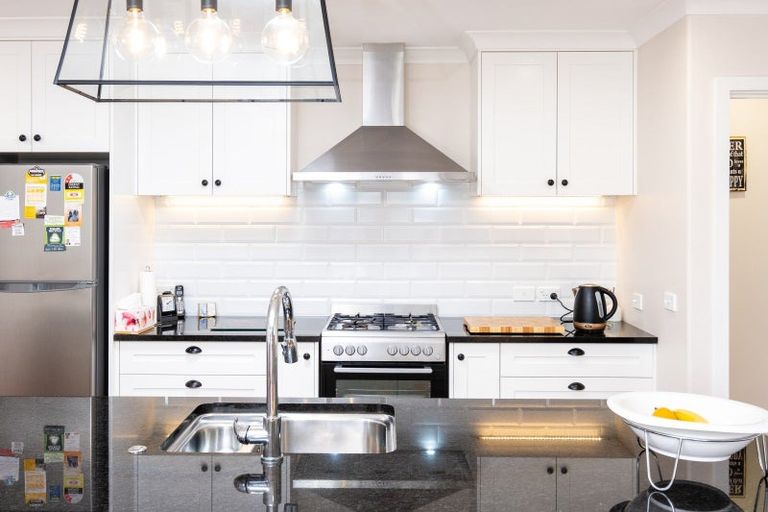 Photo of property in 16 Rotoiti Way, Poraiti, Napier, 4112