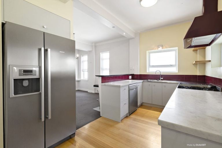 Photo of property in Anscombe Apartments, 212 Oriental Parade, Oriental Bay, Wellington, 6011