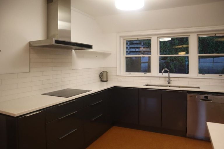 Photo of property in 116 Dyers Pass Road, Cashmere, Christchurch, 8022