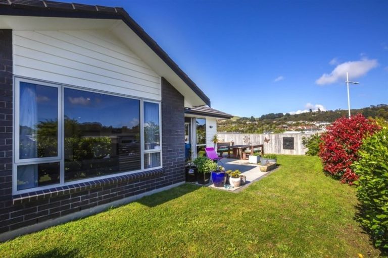 Photo of property in 17 Resolution Drive, Whitby, Porirua, 5024