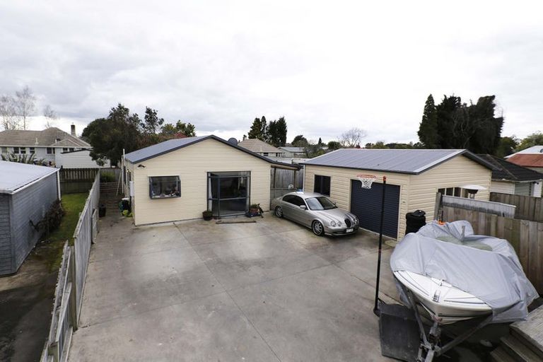 Photo of property in 38a Pine Avenue, Henderson, Auckland, 0612
