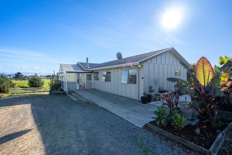 Photo of property in 24 Harakeke Road, Te Horo, Otaki, 5581