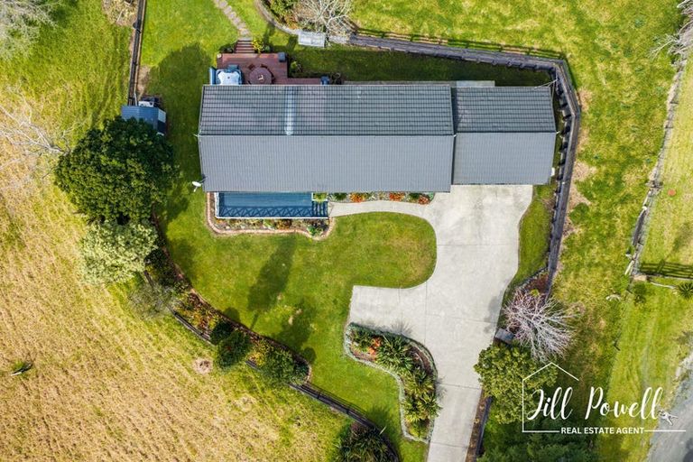 Photo of property in 10 View Street, Maungaturoto, 0520