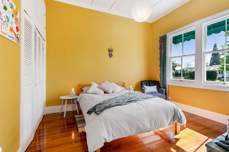 Photo of property in 24 Graham Avenue, Te Atatu Peninsula, Auckland, 0610