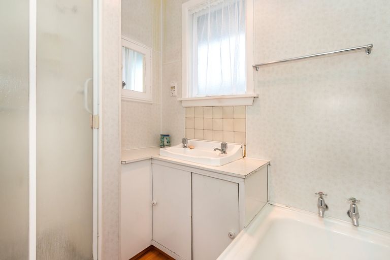 Photo of property in 34 Dunstan Crescent, Hornby, Christchurch, 8042