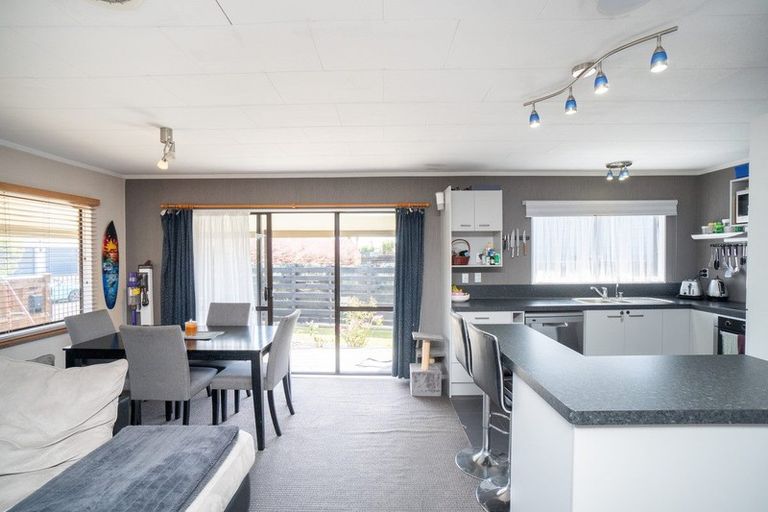 Photo of property in 46 Raglan Avenue, Cloverlea, Palmerston North, 4412