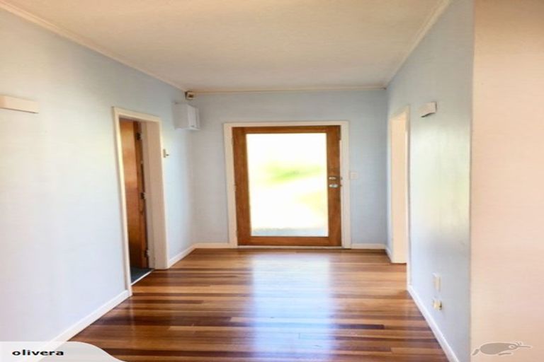 Photo of property in 122b Apu Crescent, Lyall Bay, Wellington, 6022